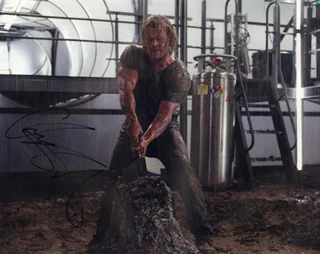 Chris Hemsworth autograph