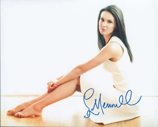 Laura Mennell autograph