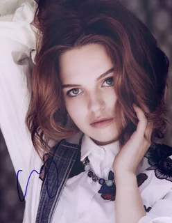 Odessa Young autograph