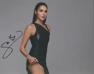 Gal Gadot autograph