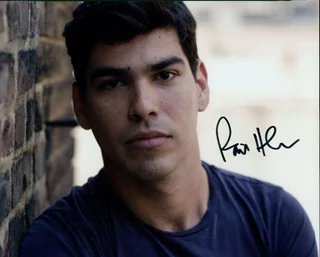 Raul Castillo autograph
