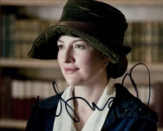 Kelly MacDonald autograph