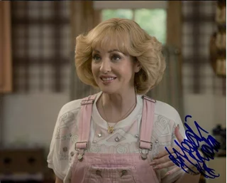 Wendi McLendon-Covey autograph