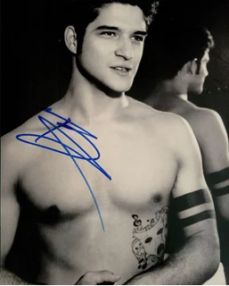Tyler Posey autograph