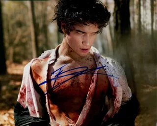 Tyler Posey autograph