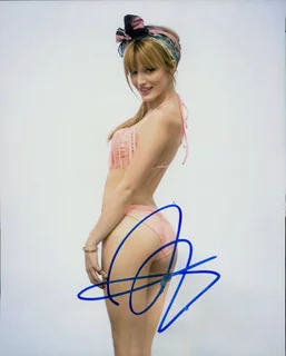 Bella Thorne autograph