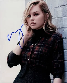 Odessa Young autograph