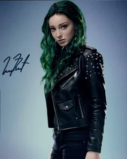 Emma Dumont autograph