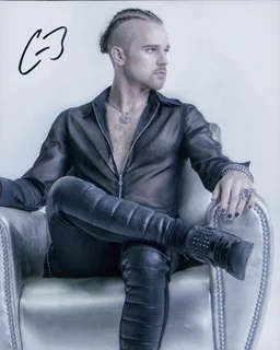 Chase Bell autograph