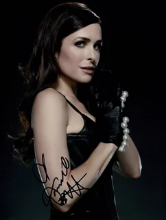 Danielle Bisutti autograph