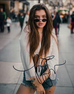 Alexis Jayde Burnett autograph