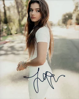 Alexis Jayde Burnett autograph