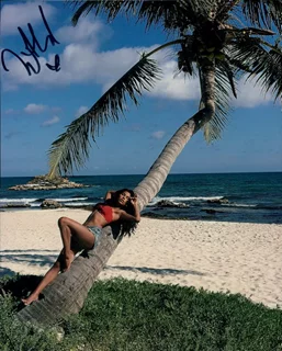 Nathalia Castellon autograph