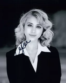 Caylee Cowan autograph