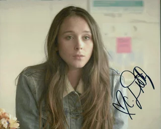 Courtney Dietz autograph