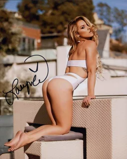 Lauryn Elaine autograph