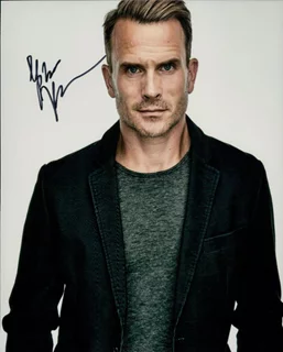 Gabriel Hogan autograph