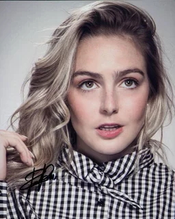 Regina Pavon autograph