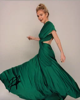 Regina Pavon autograph