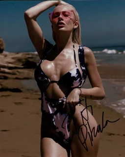 Titi Pikula autograph