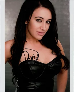 Devanny Pinn autograph