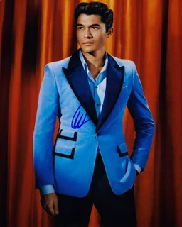 Henry Golding autograph