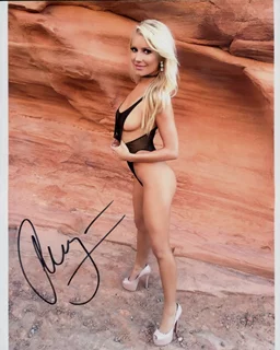 Anya Benton autograph