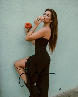 Alexis Jayde Burnett autograph
