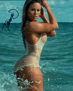 Tamra Dae autograph