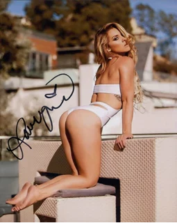 Lauryn Elaine autograph