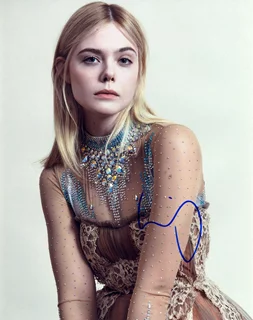 Elle Fanning autograph