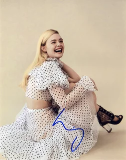 Elle Fanning autograph