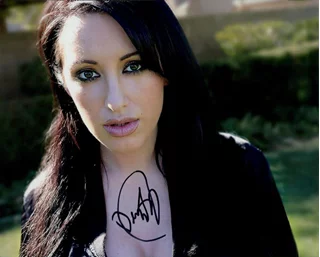 Devanny Pinn autograph