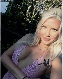 Maddie Pocks autograph