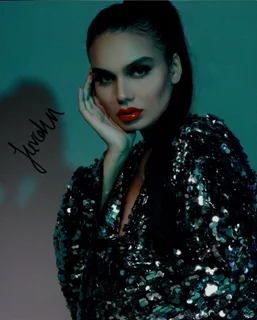 Juvahn Victoria autograph