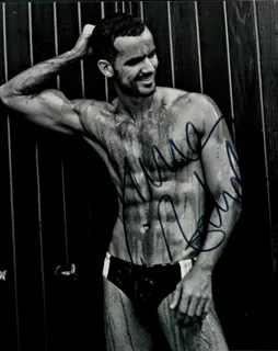 Junes Zahdi autograph