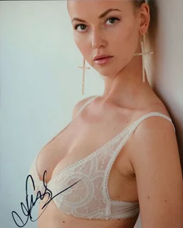 Anya Areva autograph