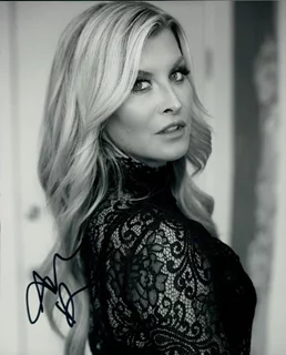 Allison Dunbar autograph