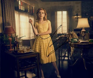 Kiernan Shipka autograph