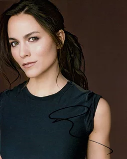 Maya Stojan autograph