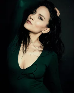 Maya Stojan autograph