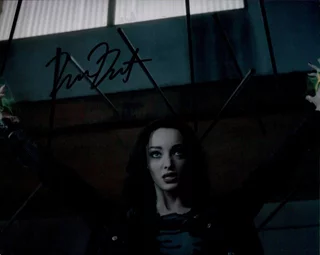 Emma Dumont autograph