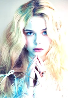 Elle Fanning autograph