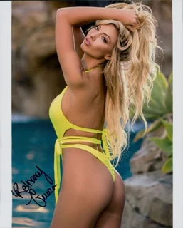 Bethany Giura autograph