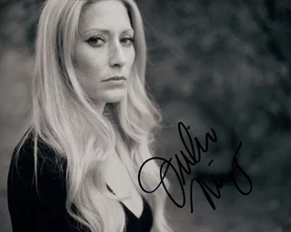 Julie Mintz autograph