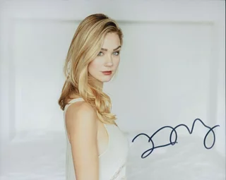 Tessa Mossey autograph