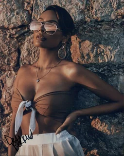 Desi Perkins autograph