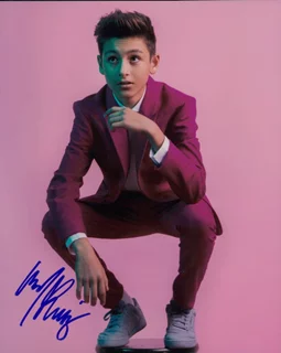 Marcel Ruiz autograph