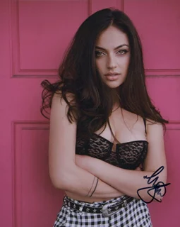 Ianna Sarkis autograph
