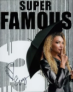 Emmy Raver-Lampman autograph